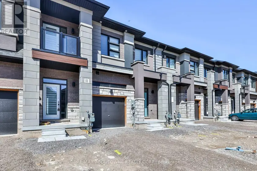 Townhouse at 9 WAKELING DRIVE, Brantford