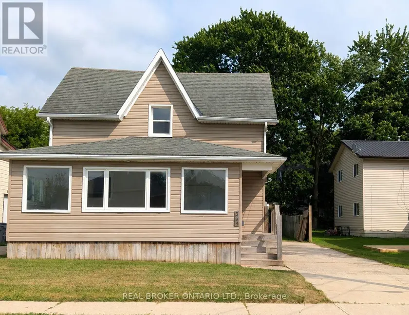 Detached at 368 WELLINGTON AVENUE S, North Perth
