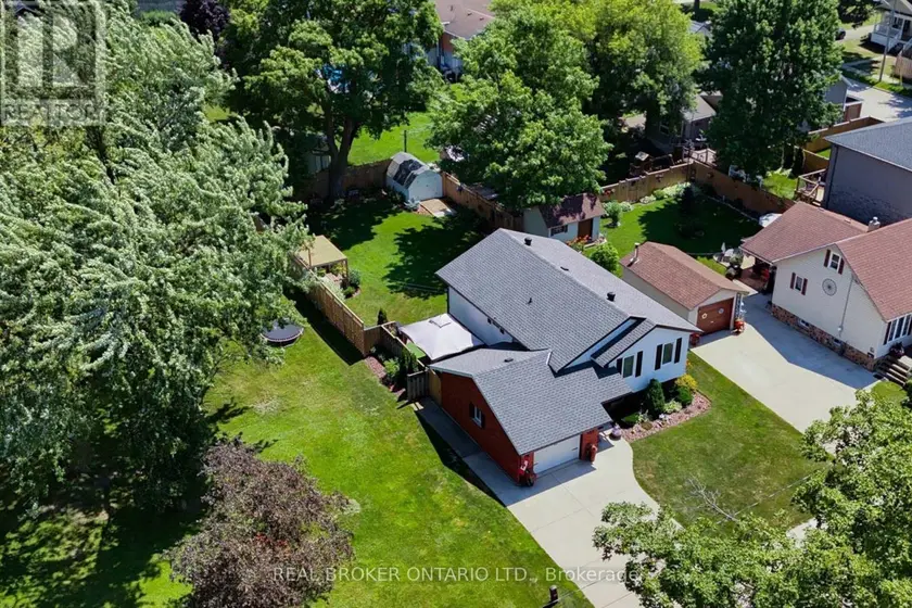 Detached at 460 WELLINGTON AVENUE S, North Perth