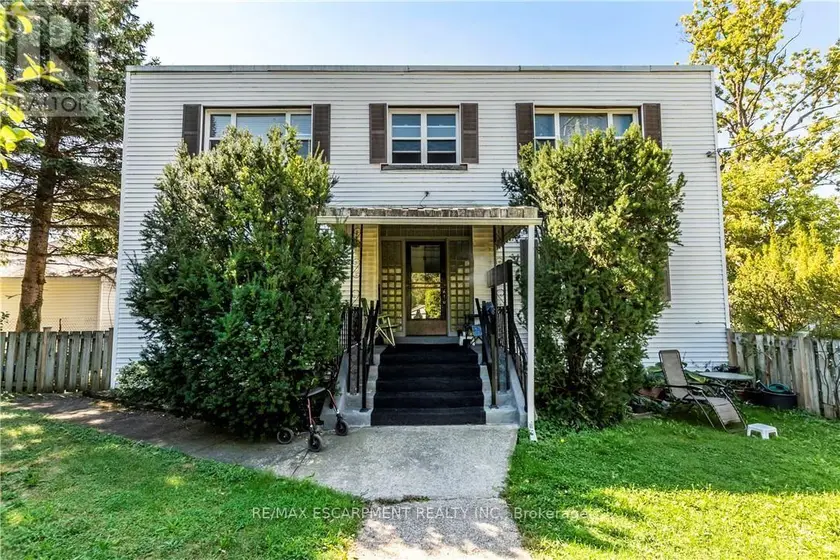 Multiplex at 13 MCMASTER AVENUE, Welland