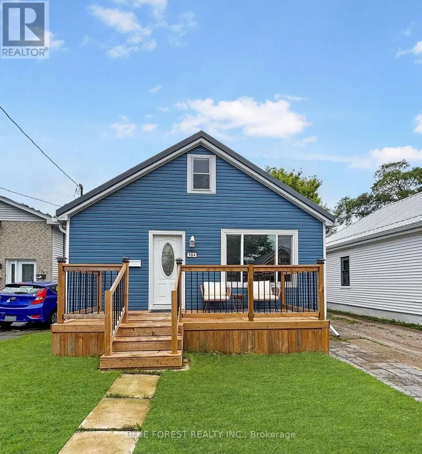 Detached at 104 DELAWARE STREET, London East