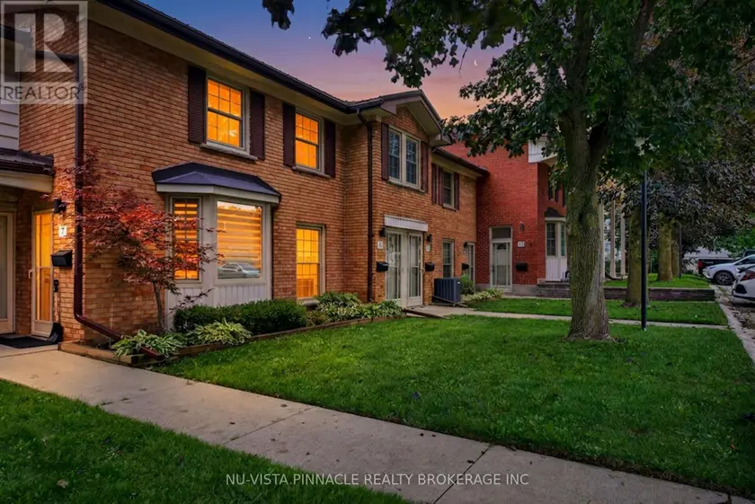 Townhouse at 7 ARBOUR GLEN CRESCENT, London