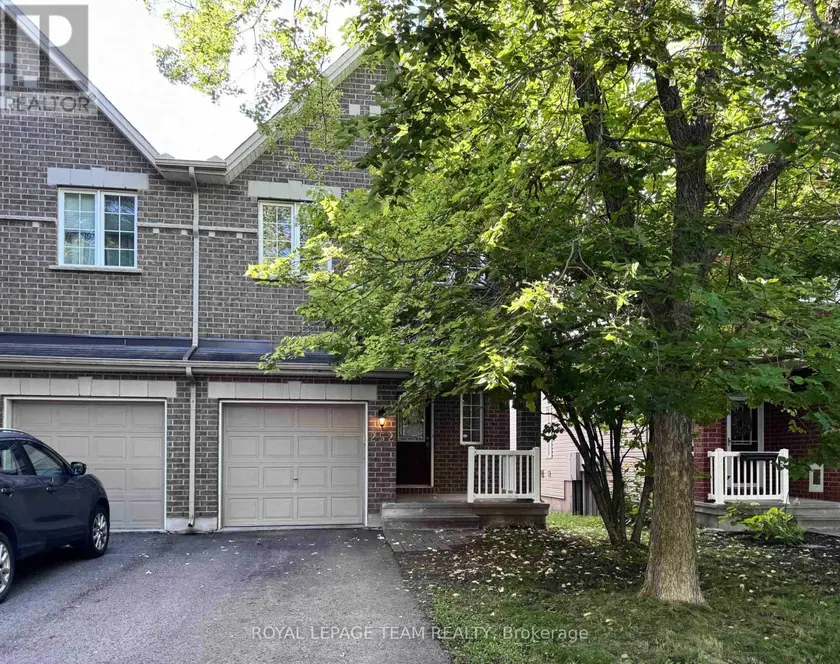 Townhouse at 252 TANDALEE CRESCENT, Ottawa