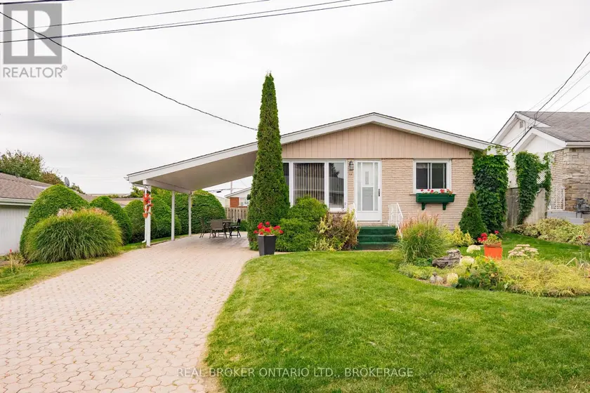 Detached at 48 CLEMENT STREET, North Glengarry