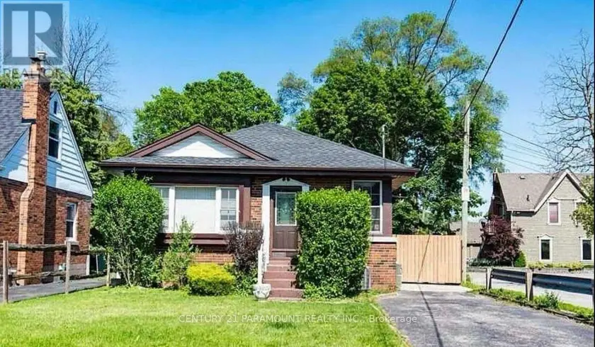 Detached at 16 KINGSMOUNT STREET, Hamilton