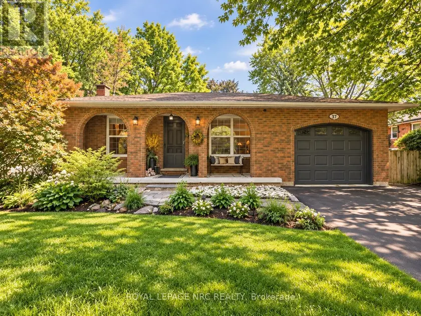 Detached at 37 SPRUCESIDE CRESCENT, Pelham