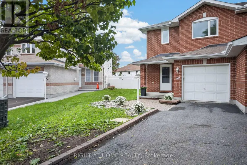 Semi-Detached/Link at 32 SAFFRON COURT, Ottawa