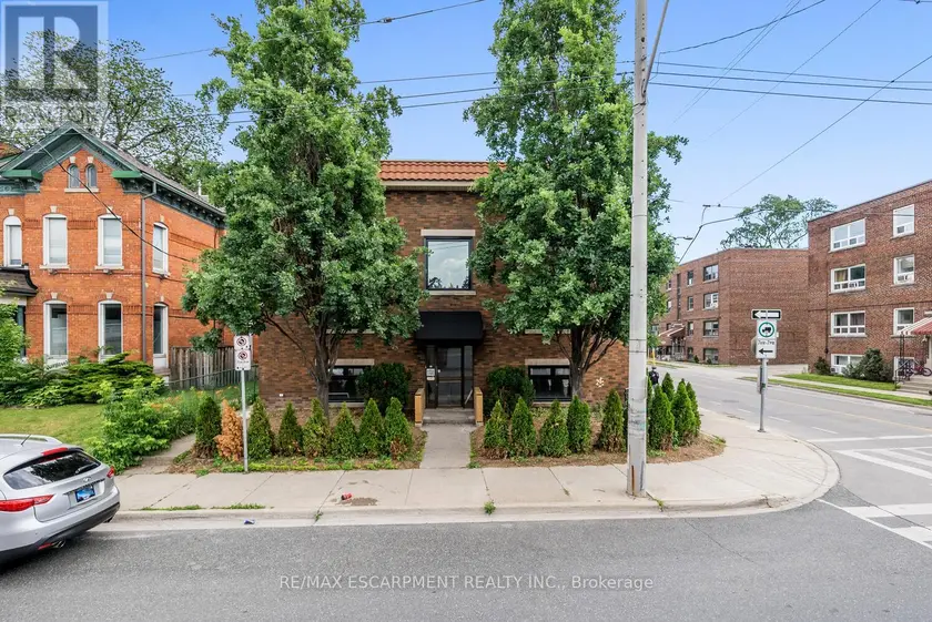 Detached at 4 - 127 VICTORIA AVENUE S, Hamilton
