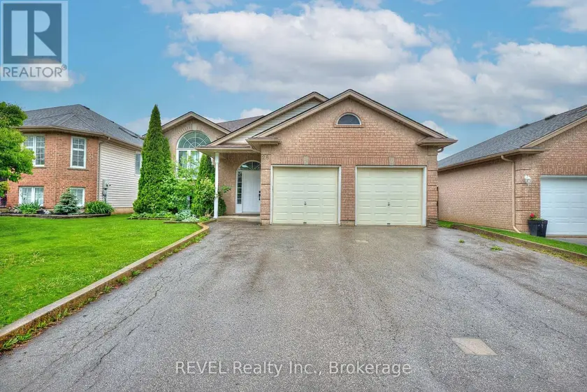 Detached at 28 QUAKER ROAD, Welland