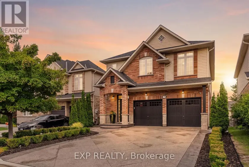 Detached at 7 SEACOVE COURT, Hamilton