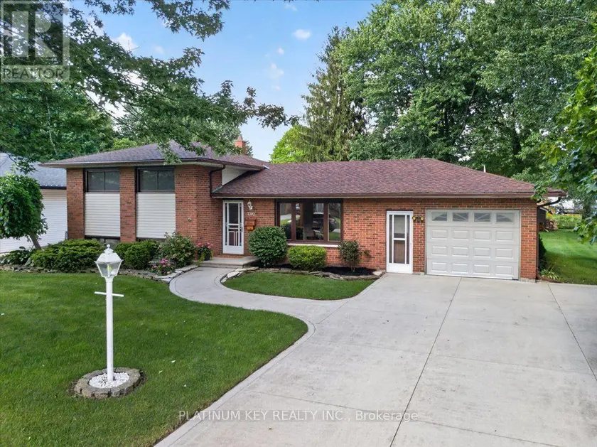Detached at 2392 LONDON STREET, Strathroy-Caradoc