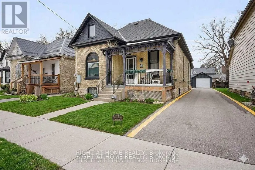 Detached at 7 MYRTLE STREET, St. Thomas