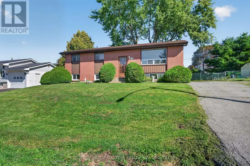 Detached at 139 SHERWOOD AVENUE, Loyalist