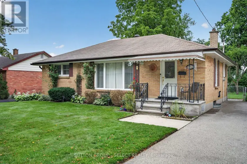 Detached at 172 FAIRHAVEN CIRCLE, London East