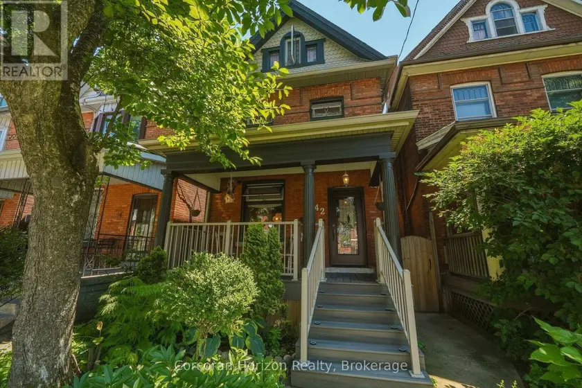 Detached at 42 NIGHTINGALE STREET, Hamilton