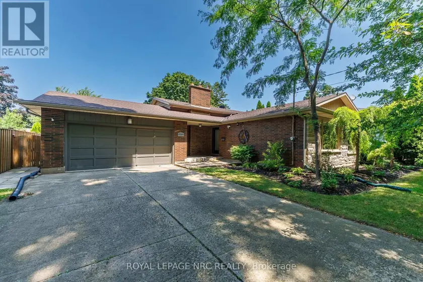 Detached at 15 BLACK FRIARS ROAD, St. Catharines