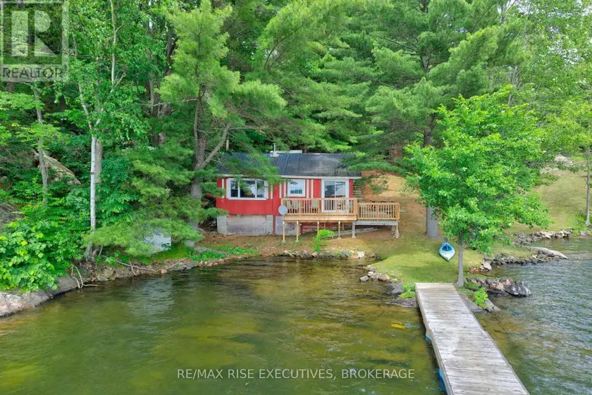 Detached at 90 EAST SHORE LANE, Frontenac