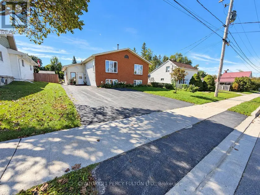 Detached at 85 DENNISTON STREET, Kawartha Lakes