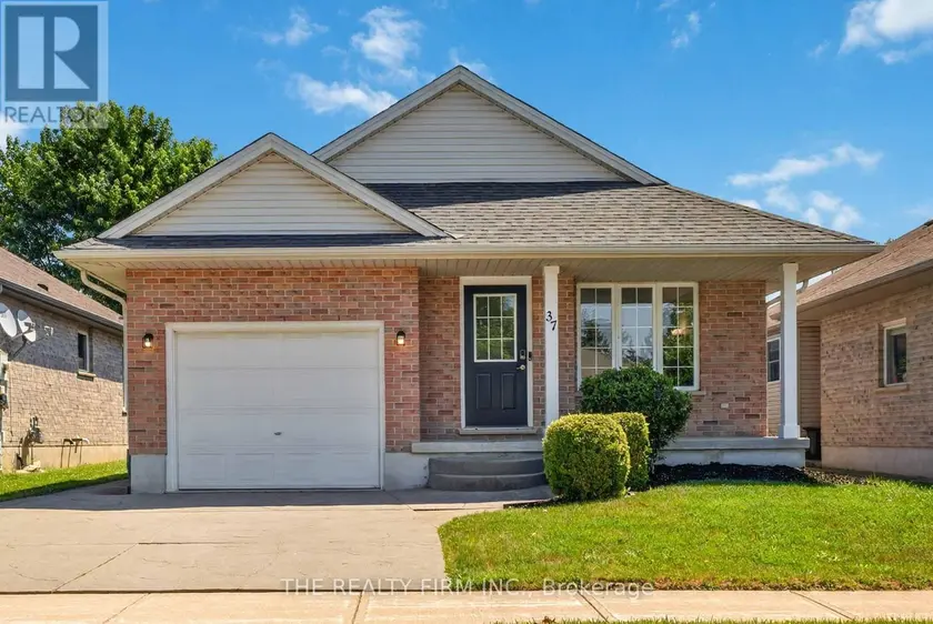 Detached at 37 LAKE MARGARET TRAIL, St. Thomas