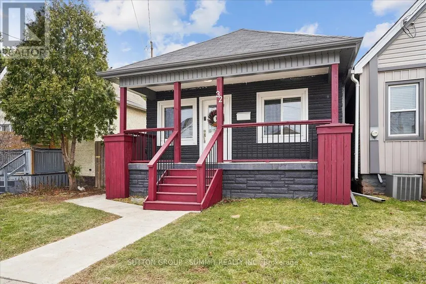 Detached at 32 ALLAN AVENUE, Hamilton