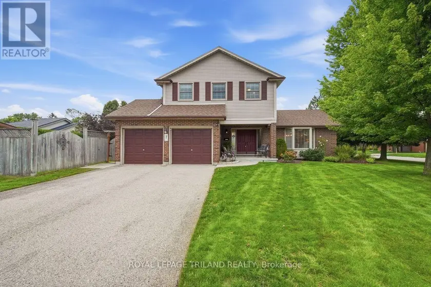 Detached at 7 GLENVIEW CRESCENT, London North