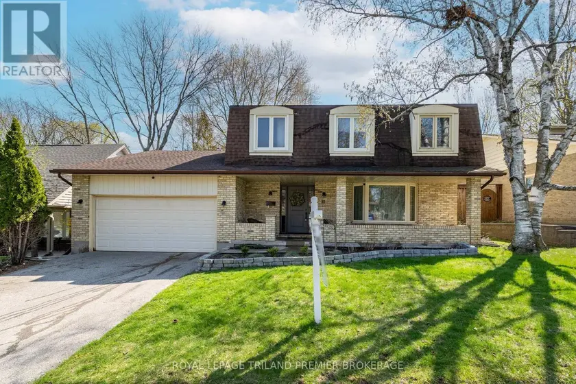 Detached at 31 FOXCROFT CRESCENT, London South