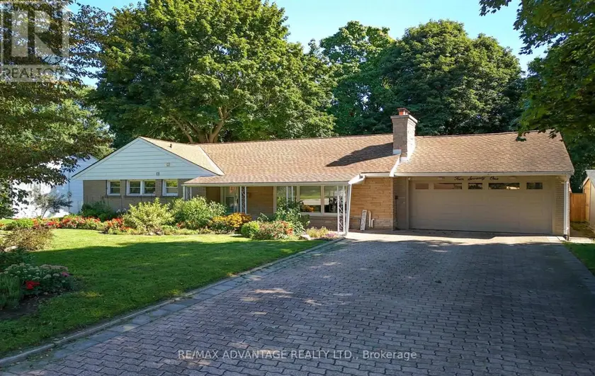 Detached at 471 WEST MILE ROAD, London North