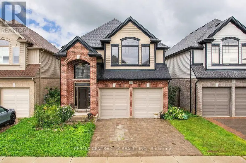 Detached at 1586 NOAH BEND, London