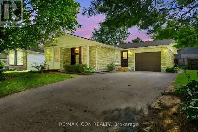 Detached at 95 UNDERHILL CRESCENT, Kitchener