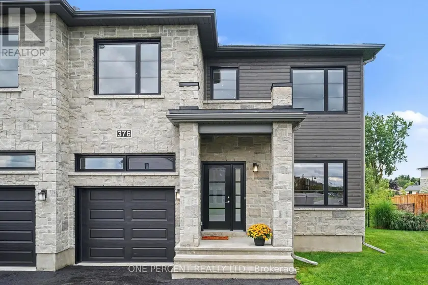 Semi-Detached/Link at 376 TWILIGHT AVENUE, Russell
