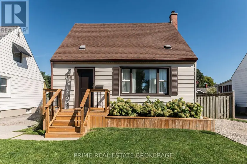 Detached at 8 PINE STREET, St. Thomas