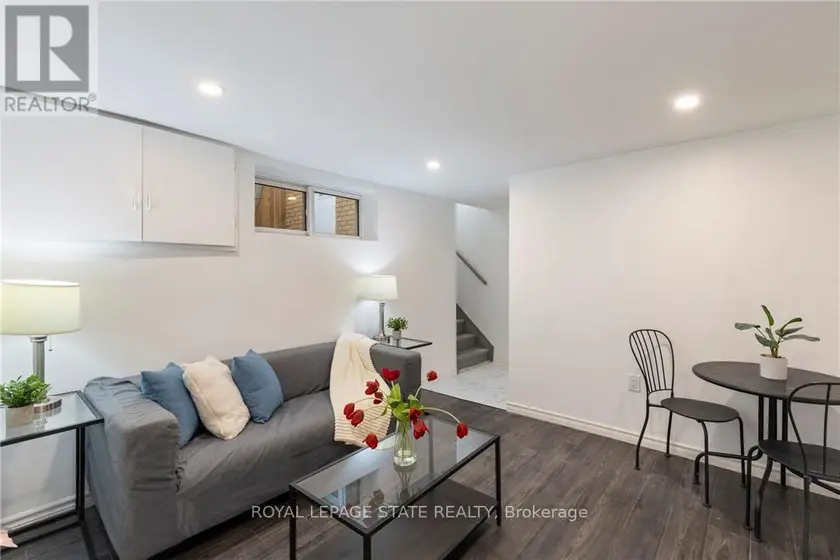 Detached at 2 - 7 PURDY CRESCENT, Hamilton