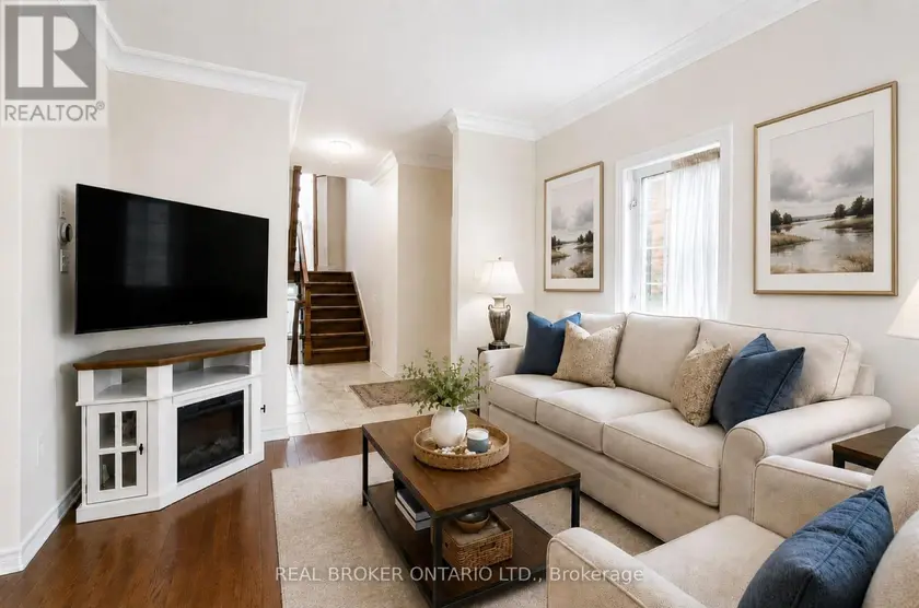Townhouse at 5 LIDDYCOAT LANE, Hamilton