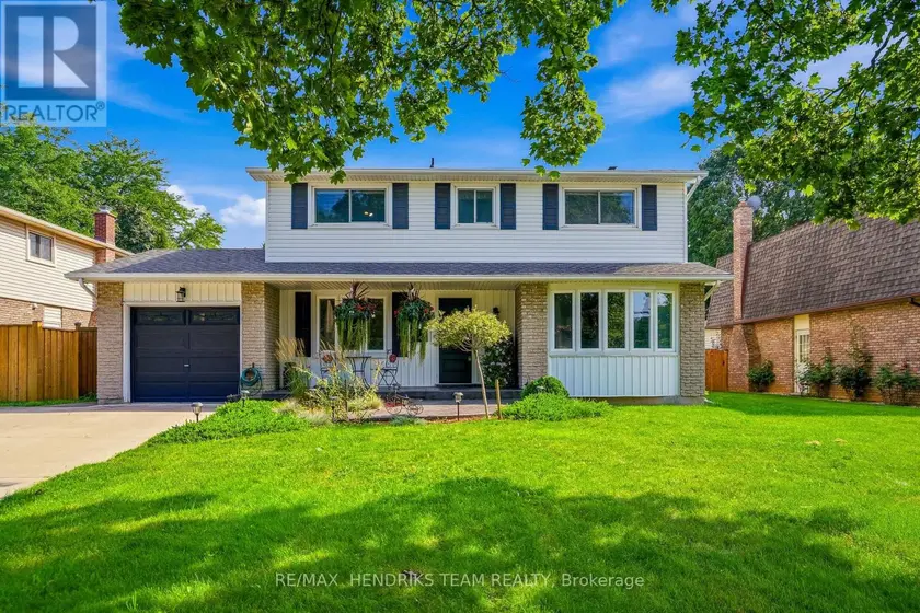 Detached at 4 ROYAL ORCHARD CRESCENT, St. Catharines