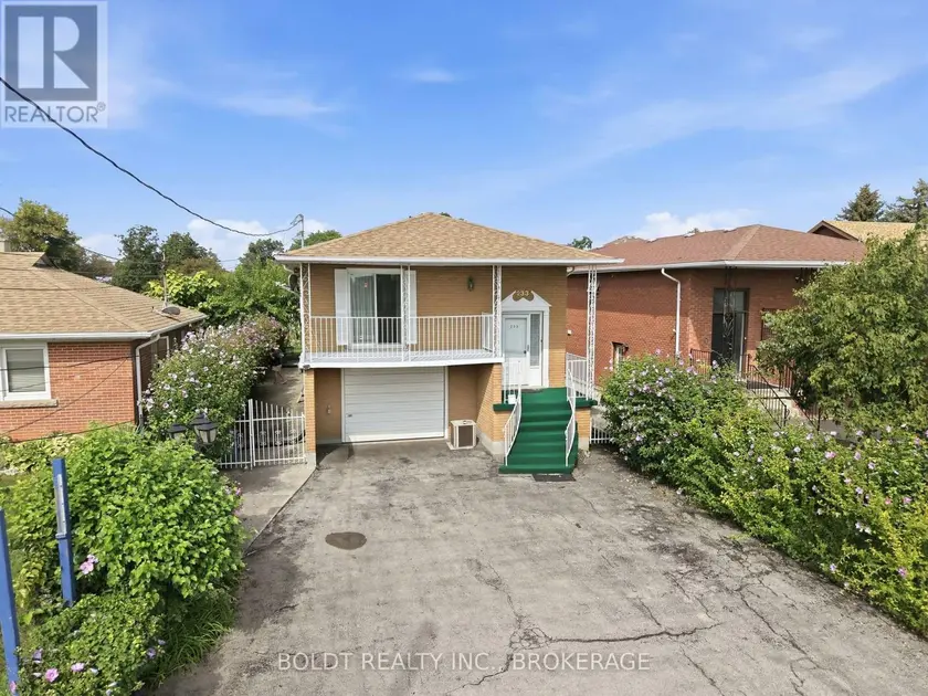 Detached at 233 FRUITLAND ROAD, Hamilton