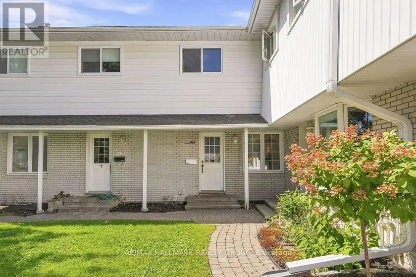 Townhouse at 295 BEECHGROVE AVENUE, Ottawa