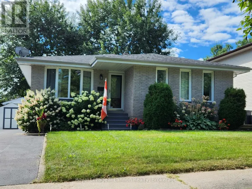 Detached at 253 DOWNING STREET, Thunder Bay