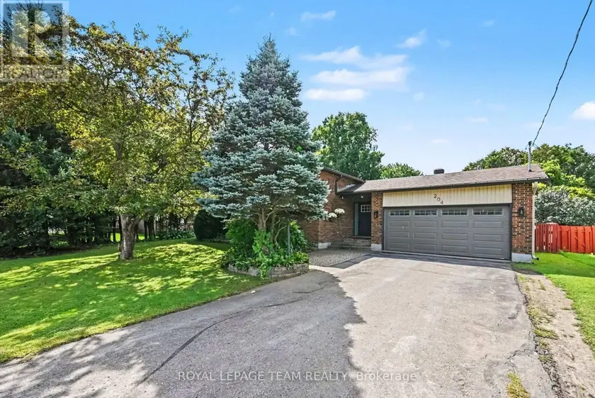 Detached at 204 GRACE AVENUE, Russell