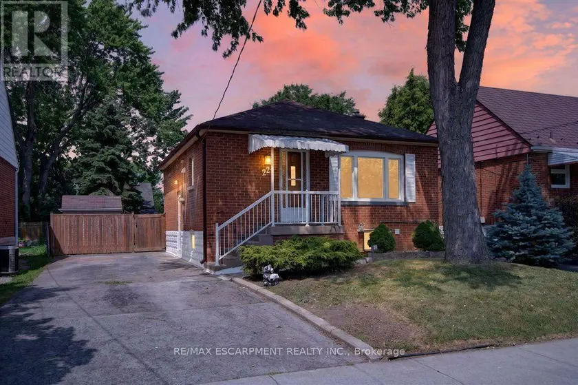 Detached at 220 EAST 13TH STREET, Hamilton