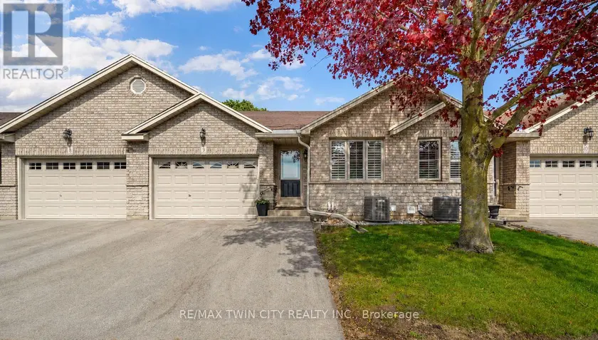 Townhouse at 9 - 24 GRIFFITHS DRIVE, Brant