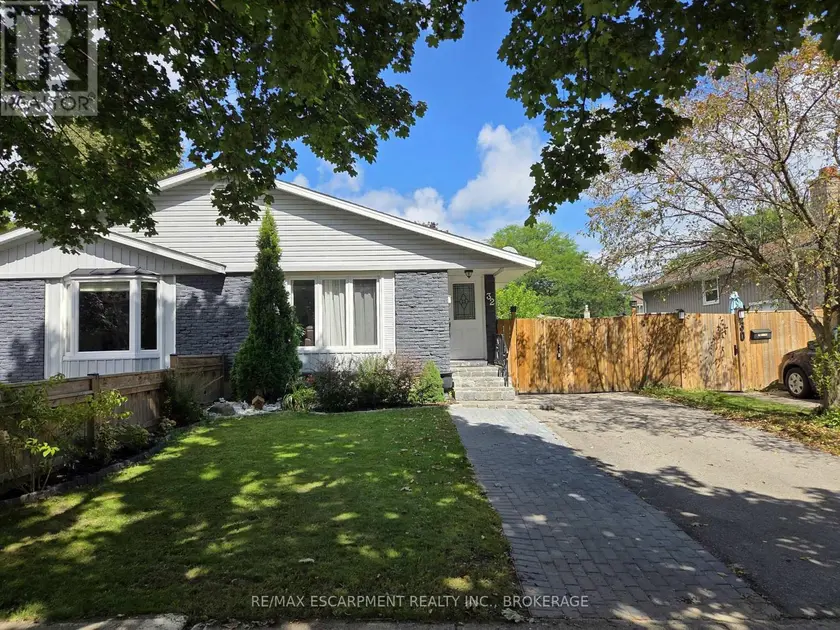Semi-Detached/Link at LOWER - 32 BIRCHPARK DRIVE, Grimsby