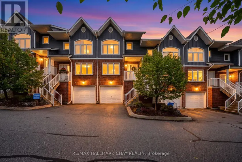 Townhouse at 7 - 37 SILVER STREET, Huntsville