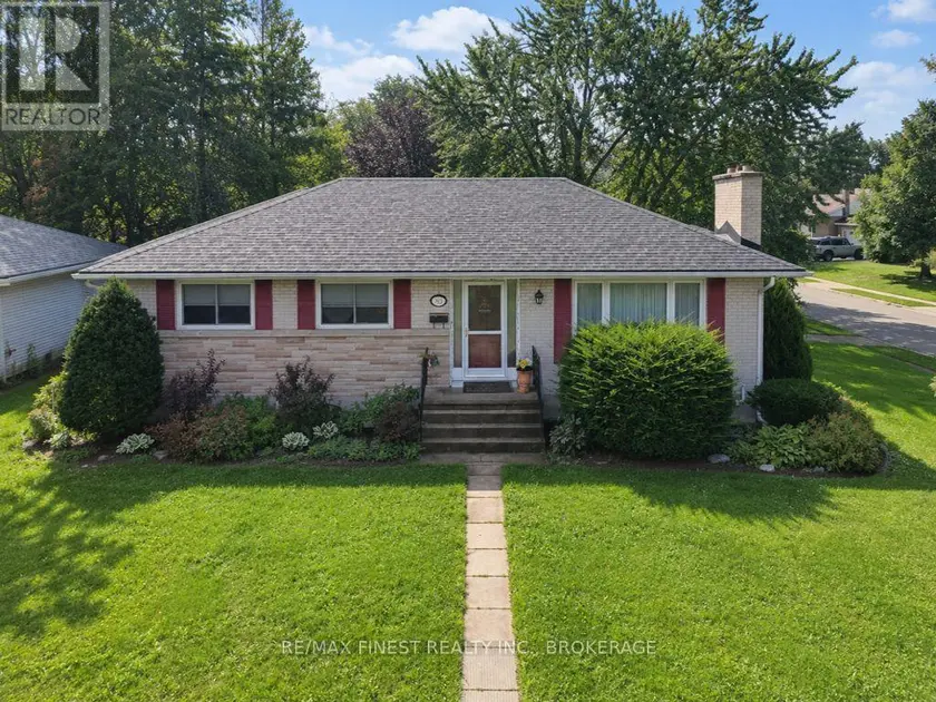 Detached at 58 PRINCETON PLACE, Loyalist