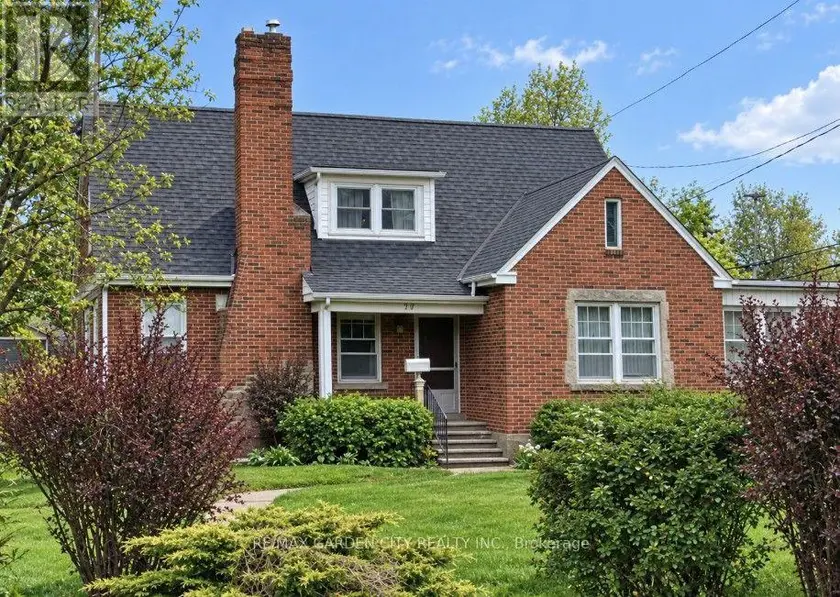 Detached at 77 MAIN STREET E, Grimsby