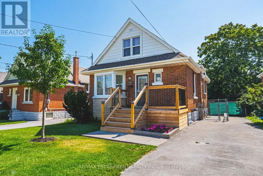 Detached at 239 ROSEWOOD ROAD, Hamilton