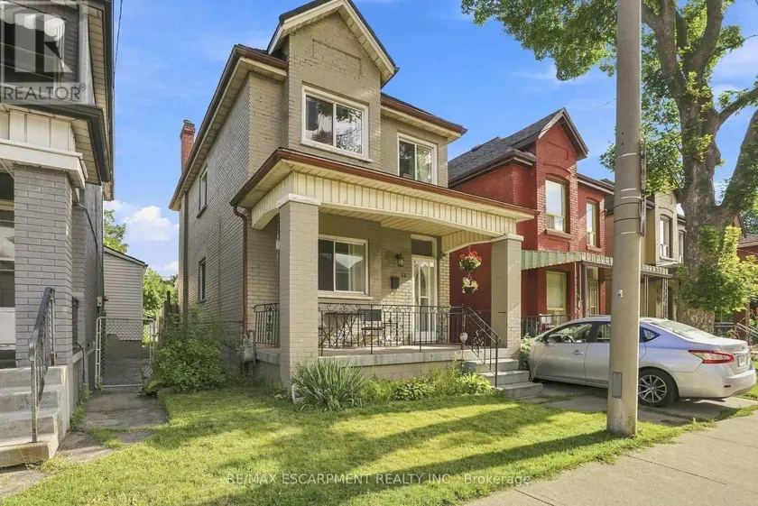 Detached at UPPER - 15 CLINTON STREET, Hamilton