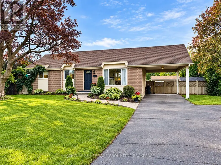 Detached at 34 HARVARD PLACE, Loyalist