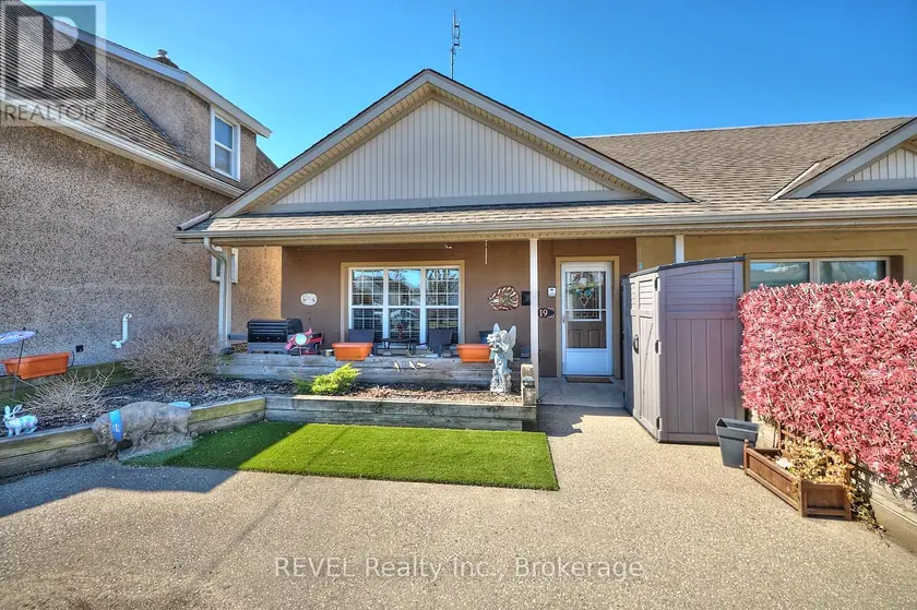 Townhouse at 19 KNOLL STREET, Port Colborne