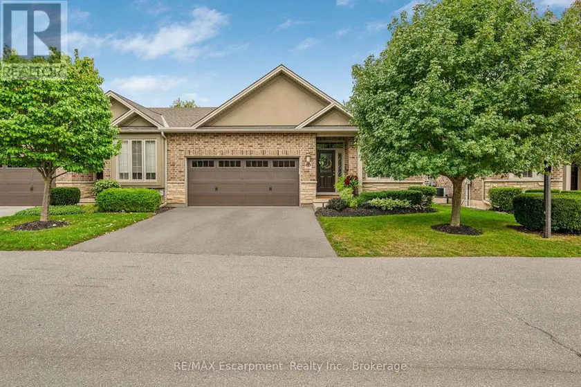 Townhouse at 24 - 30 CEDAR STREET, Brant