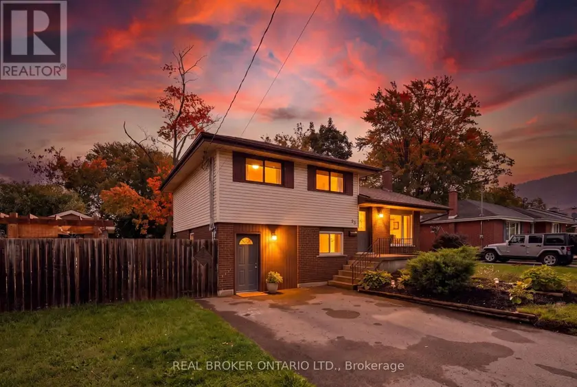 Detached at 33 PATTERSON AVENUE, Brantford